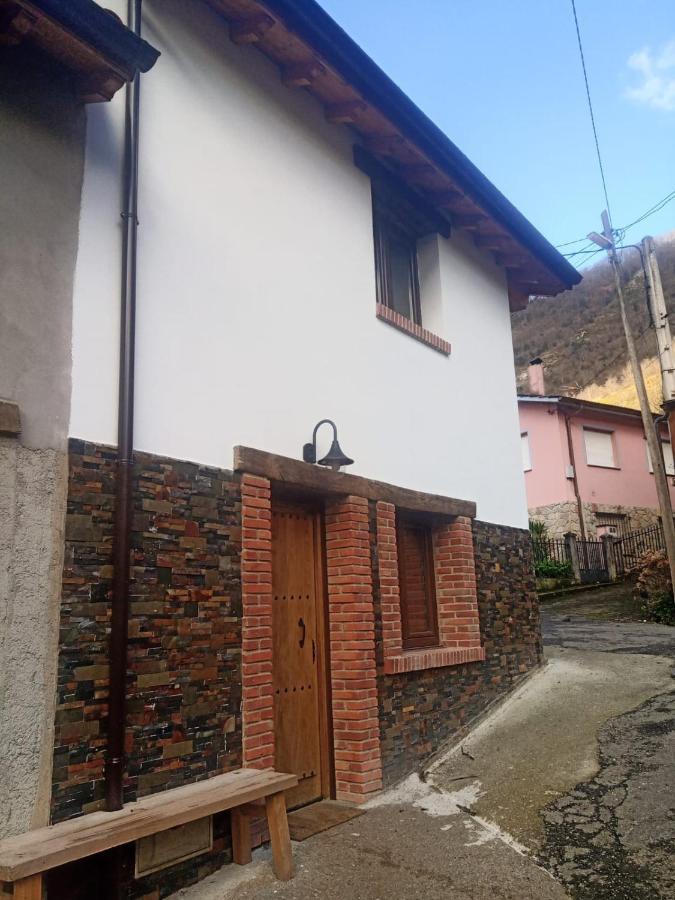 Casa Rural Gueilones, Parque Natural De Ponga Sobrefoz Ngoại thất bức ảnh